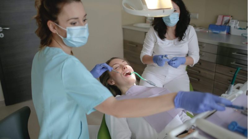 Ausbildung ZFA - Patient in Behandlung